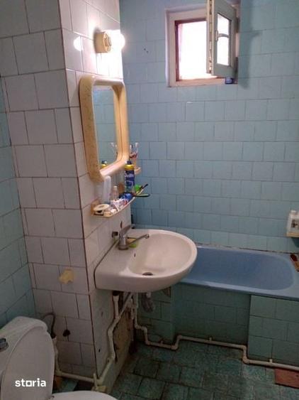 Apartament cu 3 camere semidecomandat în Est