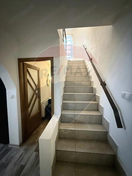 Casă cu 5 camere cu Teren 6117 Mp în Voislova