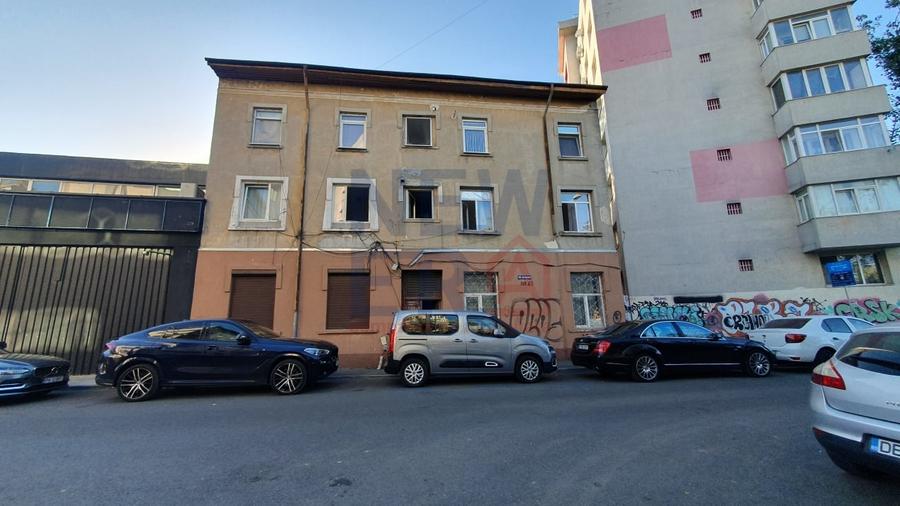Garsonieră semidecomandată în Gara de Nord