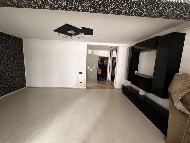 Apartament cu 2 camere semidecomandat în Calea Turzii