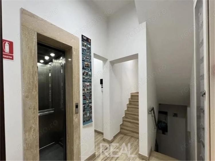 Casă cu 10 camere în Aviatorilor