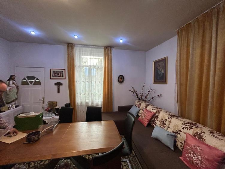 Casă cu 3 camere cu Canalizare în Precista