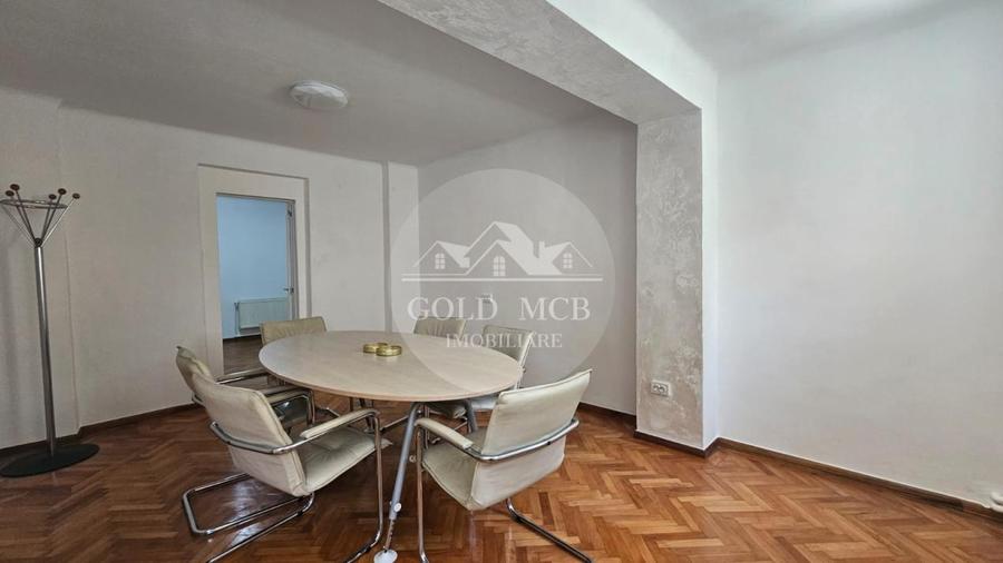 Apartament cu 4 camere circular în Capitale