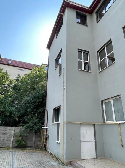 Apartament cu 5 camere decomandat în Spitalul Județean