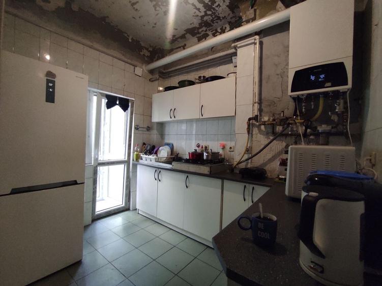 Apartament cu 4 camere decomandat în Calea Călărașilor