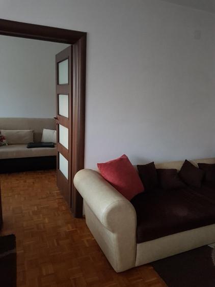 Apartament cu 3 camere semidecomandat în P-ța Mihai Viteazul