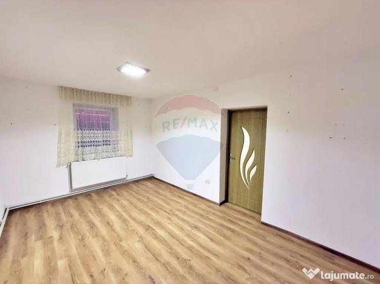 Casă cu 7 camere cu Teren 590 Mp în Macea