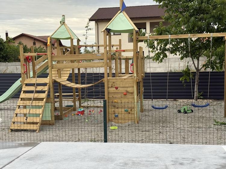 Apartament cu 3 camere decomandat în Făcăi
