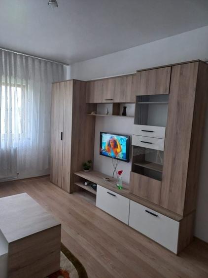 Garsonieră decomandată în Eroilor