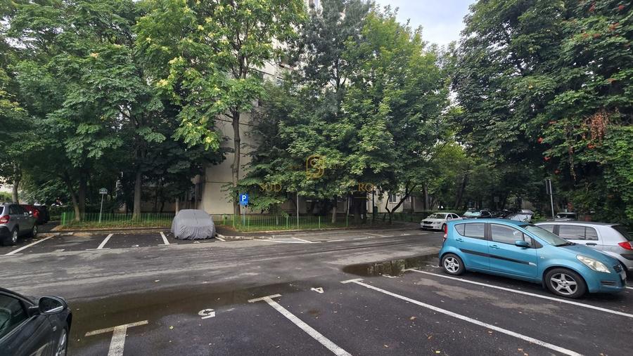 Apartament cu 4 camere semidecomandat, mobilat în Apărătorii Patriei