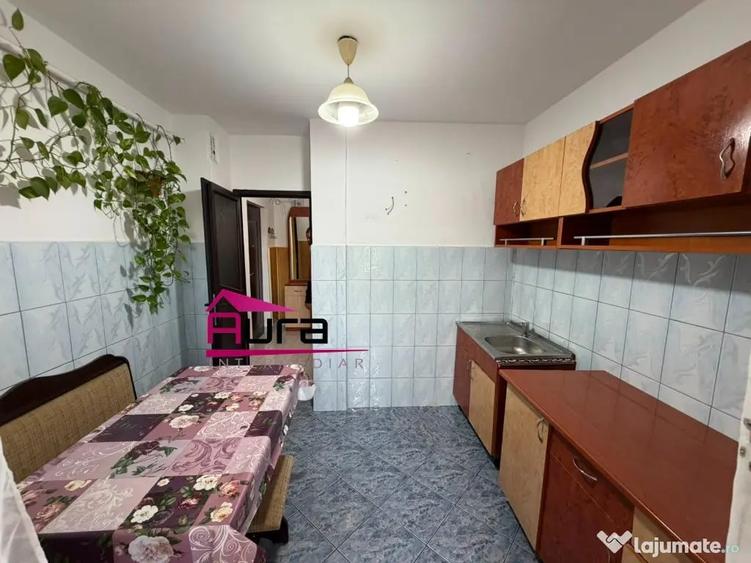Apartament cu 3 camere decomandat în E3