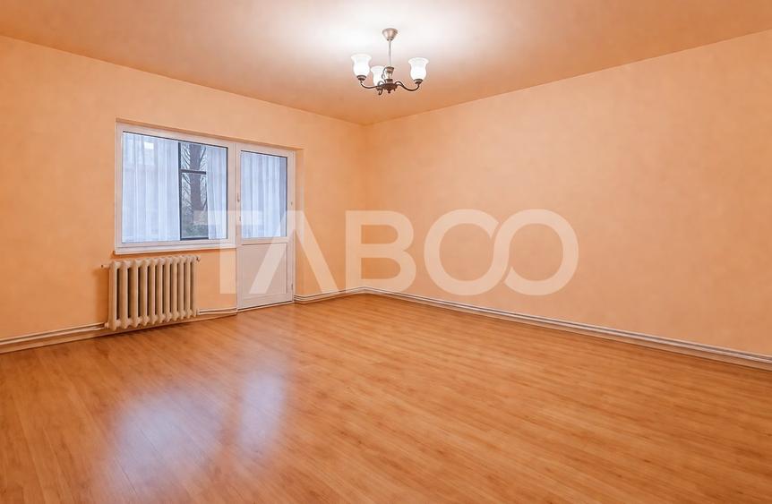 Apartament cu 4 camere decomandat în Gară