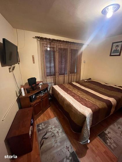 Casă cu 5 camere cu Teren 1800 Mp în Călugări