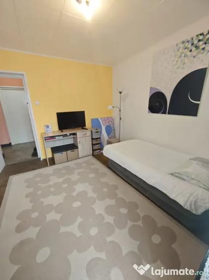 Apartament cu 4 camere decomandat în Săsar