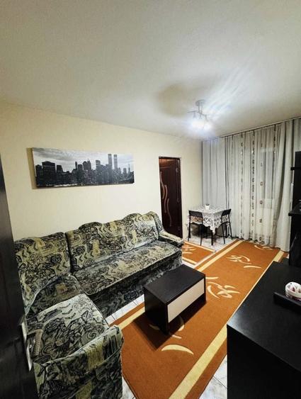Apartament cu 2 camere semidecomandat, mobilat în P-ța Doina