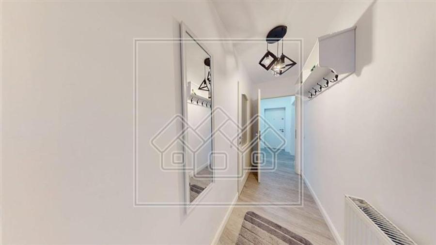 Apartament cu 3 camere semidecomandat în Central