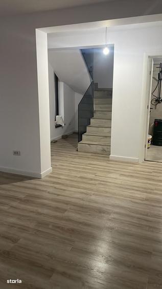 Casă cu 4 camere cu Teren 340 Mp în Malu Mare