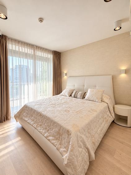 Apartament cu 5 camere semidecomandat în P-ța Unirii