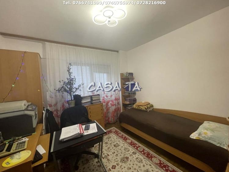 Apartament cu 3 camere semidecomandat, mobilat în Unirii