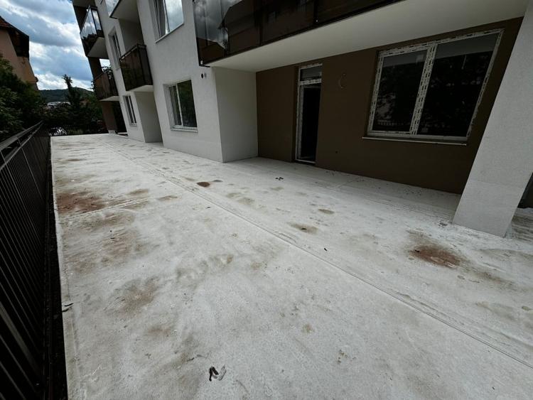 Apartament cu 3 camere semidecomandat în Florești — fotografia 1