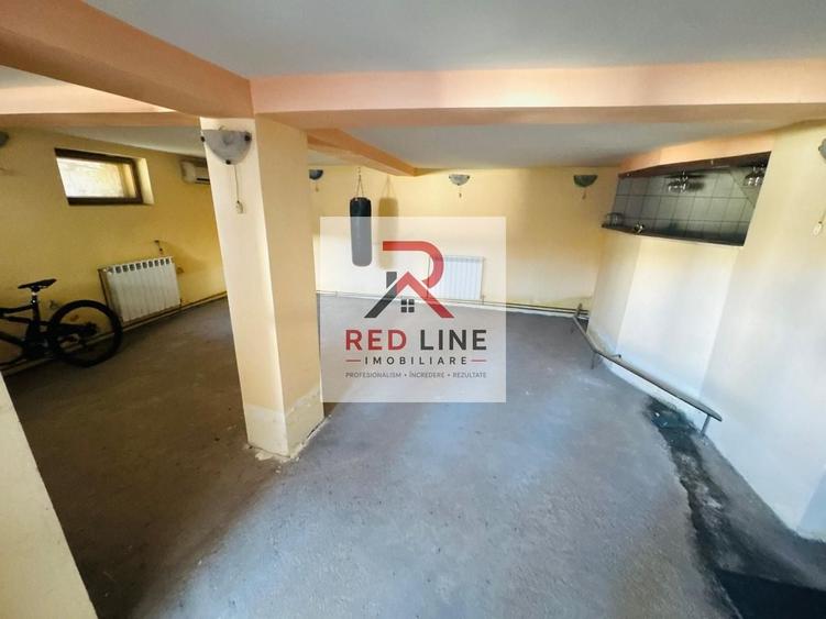 Casă individuală cu 8 camere cu Canalizare în Nord-Vest