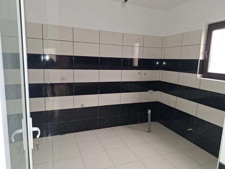 Casă cu Teren 1630 Mp în Străoane