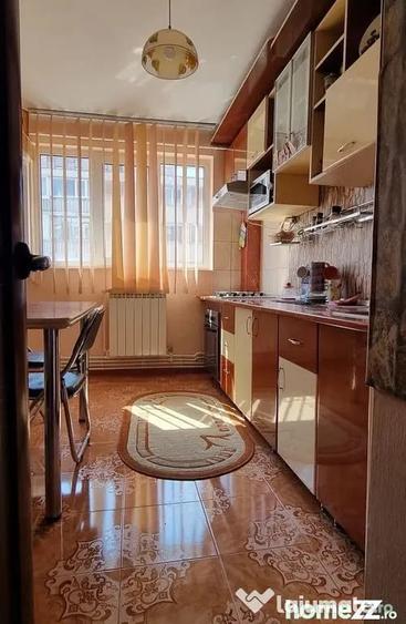 Apartament cu 2 camere decomandat în Micro 20