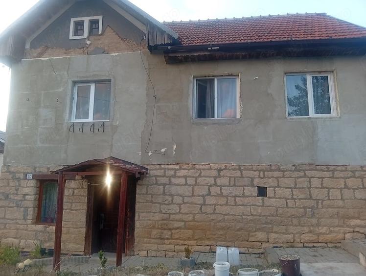 Casă cu 2 camere cu Teren 1089 Mp în Dumbrava