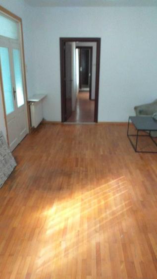 Casă cu 4 camere cu Teren 250 Mp în Giulești