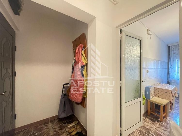 Apartament cu 2 camere semidecomandat, mobilat în Aurel Vlaicu
