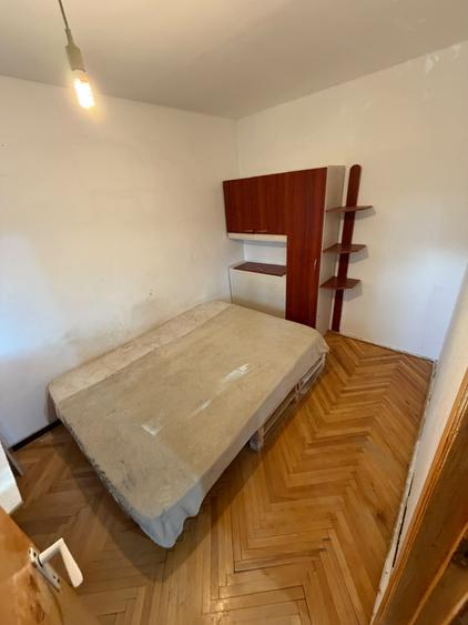 Apartament cu 3 camere nedecomandat în Dacia