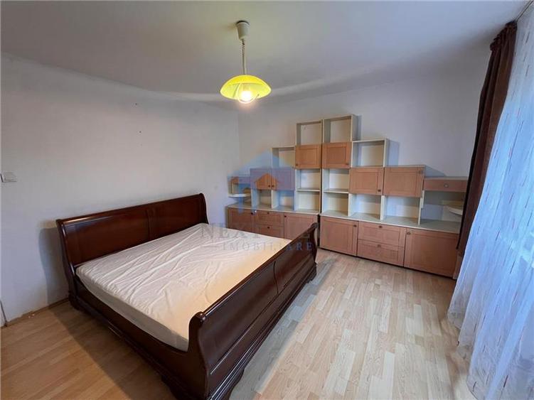 Apartament cu 4 camere decomandat în Plopilor