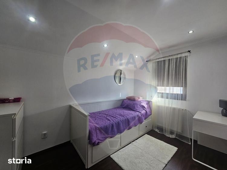 Casă cu 7 camere cu Teren 350 Mp în Central
