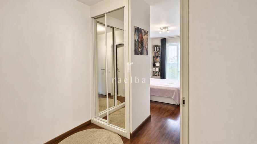 Apartament cu 5 camere decomandat, mobilat în Basarabia