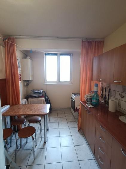 Apartament cu 3 camere decomandat, mobilat în Cetate