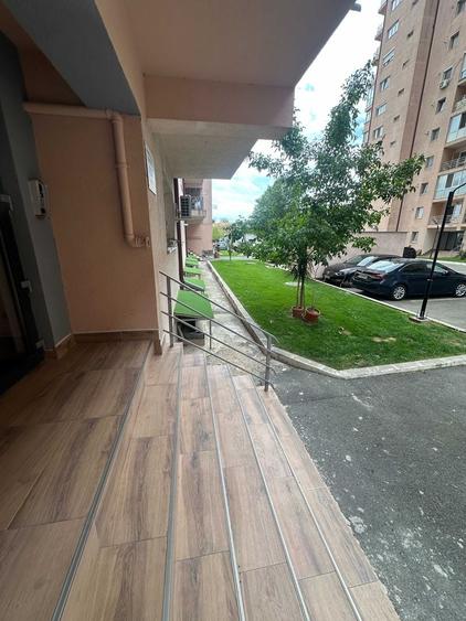 Garsonieră semidecomandată, mobilată în Est — fotografia 3