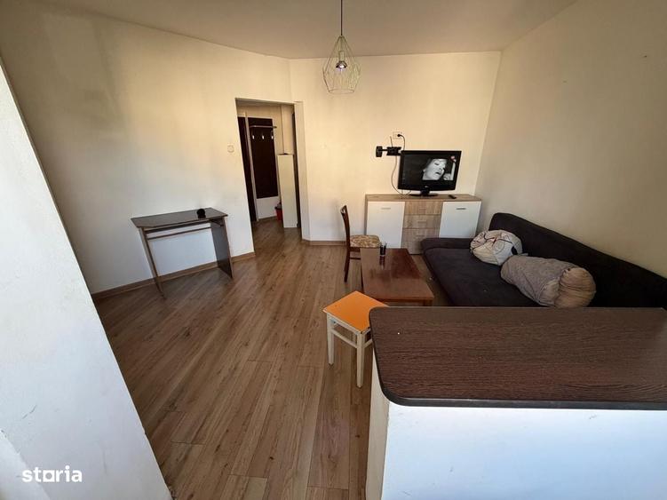 Garsonieră decomandată în Central