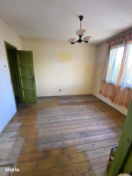 Casă cu 2 camere cu Teren 300 Mp în Petros