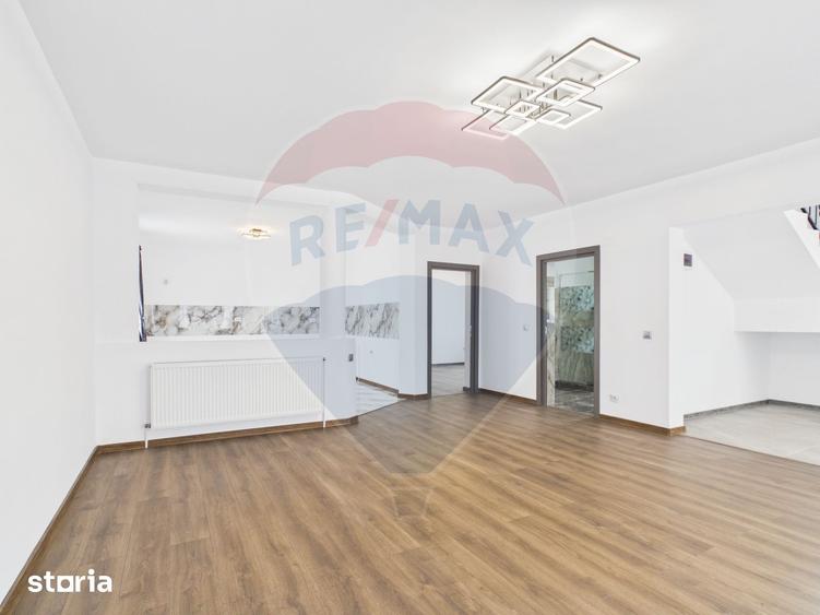 Casă cu 5 camere cu Teren 457 Mp în Vărăști