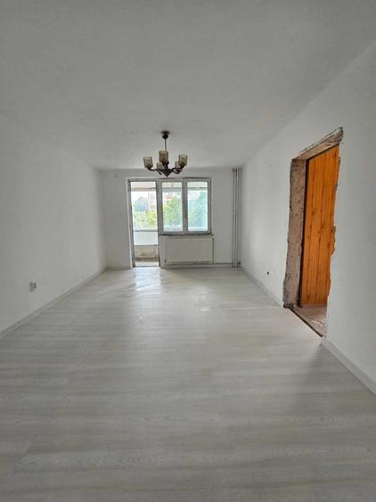 Apartament cu 2 camere decomandat în Craiovei