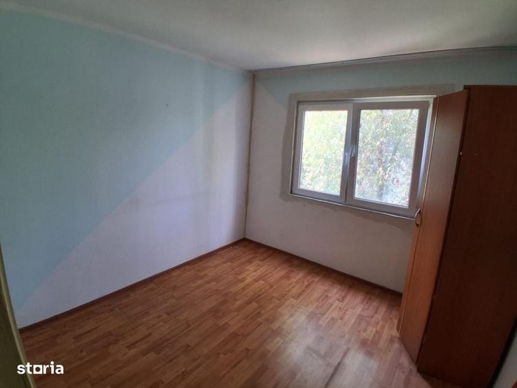 Apartament cu 3 camere decomandat în Sud