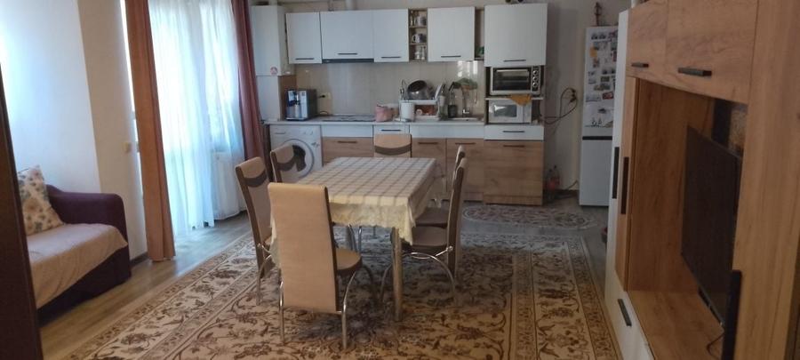 Apartament cu 3 camere semidecomandat în Florești