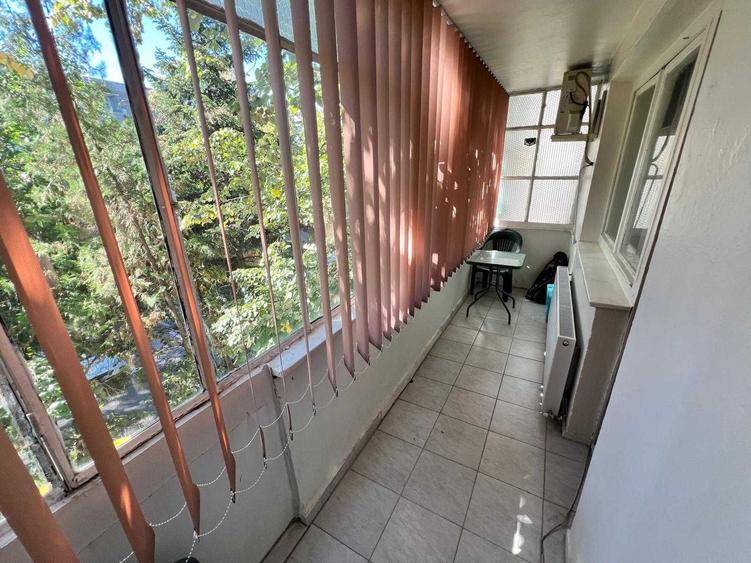 Apartament cu 3 camere semidecomandat în Titan