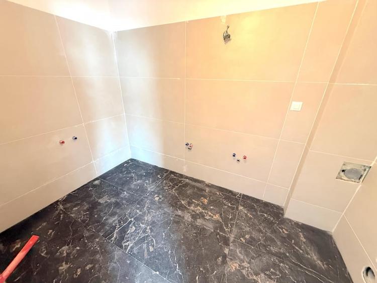 Apartament cu 3 camere decomandat în Metalurgiei