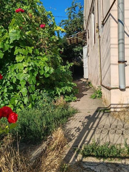 Casă cu 3 camere în Dâmbul Rotund