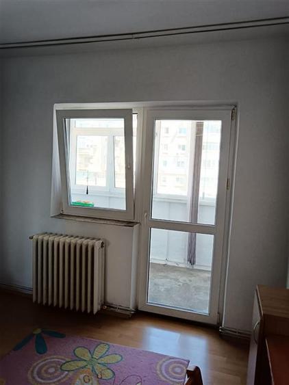 Apartament cu 3 camere decomandat, mobilat în Gară