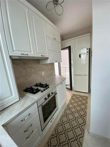 Apartament cu 3 camere decomandat în Aeroport