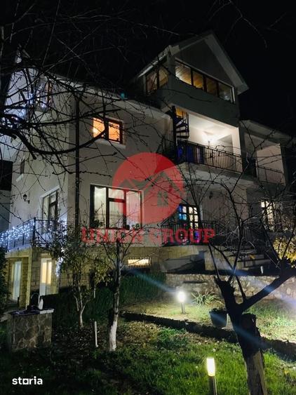 Casă cu 8 camere cu Teren 772 Mp în Agigea