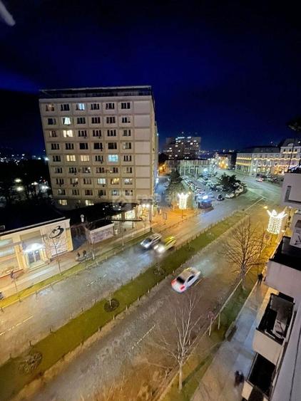 Apartament cu 2 camere semidecomandat, mobilat în Central