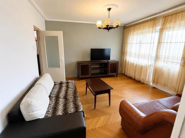 Apartament cu 3 camere, mobilat în Central